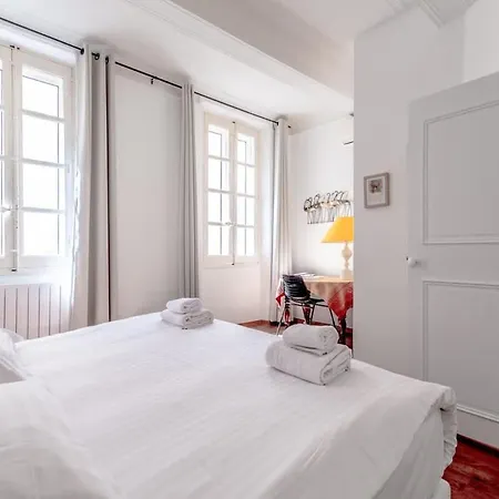 Le Seillon L Perfect Location L Shellter Saint Tropez