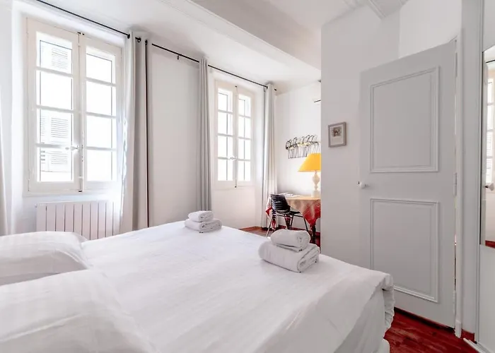 Le Seillon L Perfect Location L Shellter Saint-Tropez