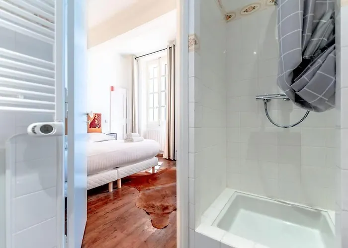 Le Seillon L Perfect Location L Shellter Saint-Tropez